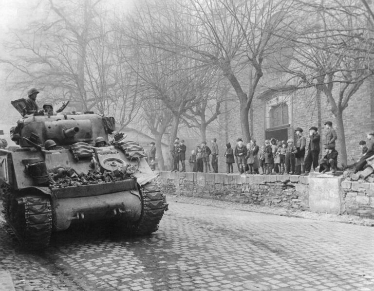 A II. világháború legmegrázóbb minisorozata az HBO Maxon