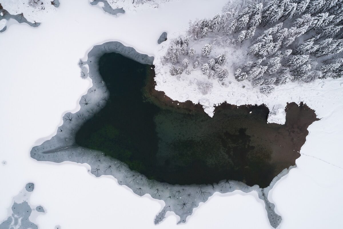 Két férfi holttestére bukkantak egy tóban, egyikük egy háromgyermekes apa