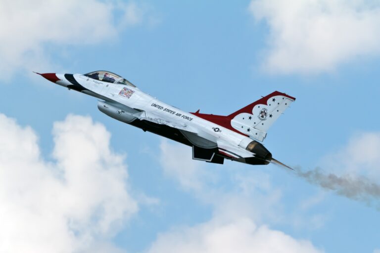 Becsapódott egy amerikai F-16-os, majd azonnal lángokba borult