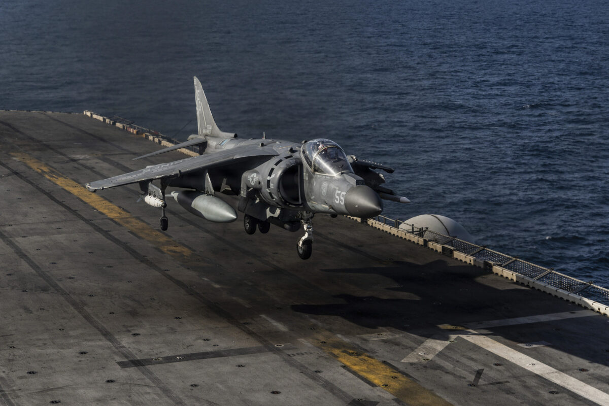 Irán már elkezdett izzadni – félelmetes erővel érkezett meg az USA