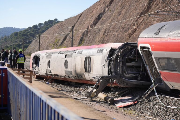 Amiről csak nagyon kevesen beszélnek a döbbenetes spanyolországi vonatkatasztrófa után