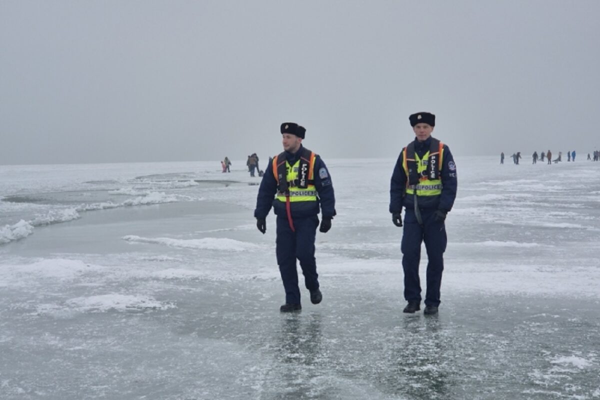 Beszakadt a Balaton jege egy férfi alatt Siófoknál