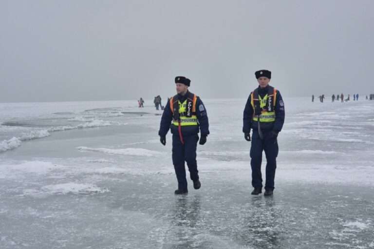 Beszakadt a Balaton jege egy férfi alatt Siófoknál