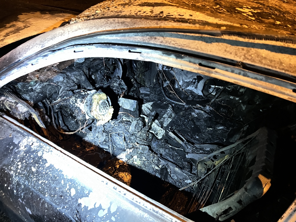 Felgyújtotta volt párja autóját egy 24 éves nő Budapesten – 12 milliós a kár