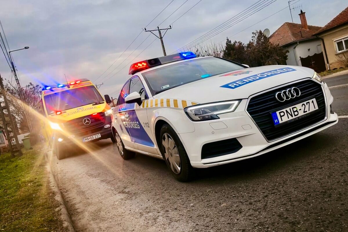 Közleményt adott ki az Országos Mentőszolgálat egy szolgálaton kívüli rendőrről