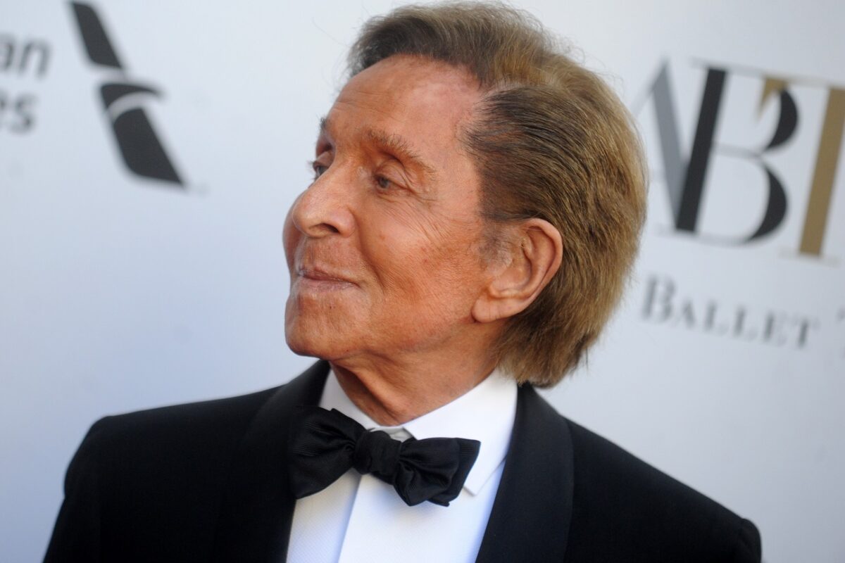 Gyászol a divatvilág – elhunyt a valaha volt egyik legnagyobb divattervező