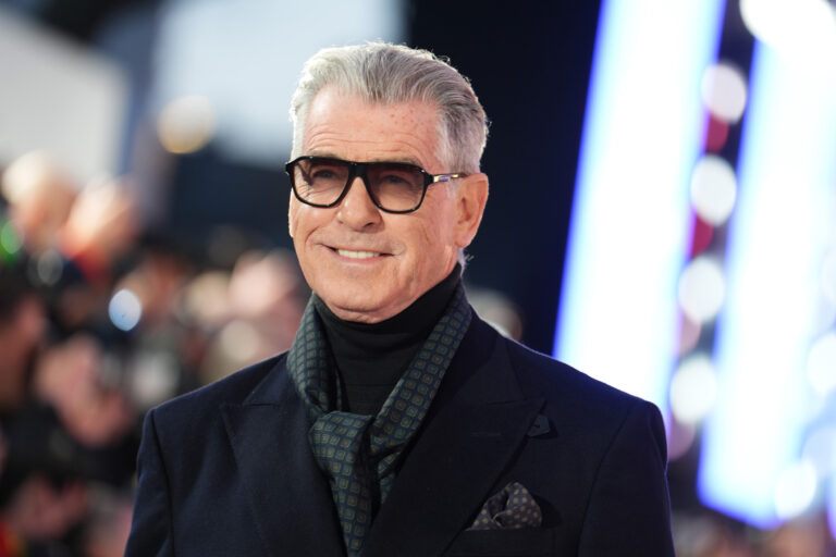 Pierce Brosnan és Tom Hardy alvilági sorozata újabb streaming‑sikert arat