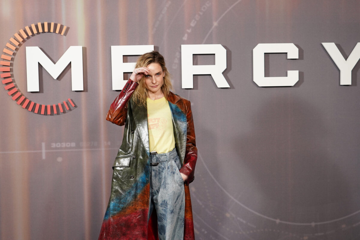 A kritikusok a földbe döngölték az új sci-fit, a nézők viszont imádják