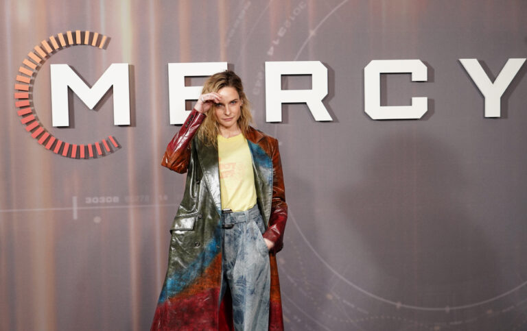 A kritikusok a földbe döngölték az új sci-fit, a nézők viszont imádják