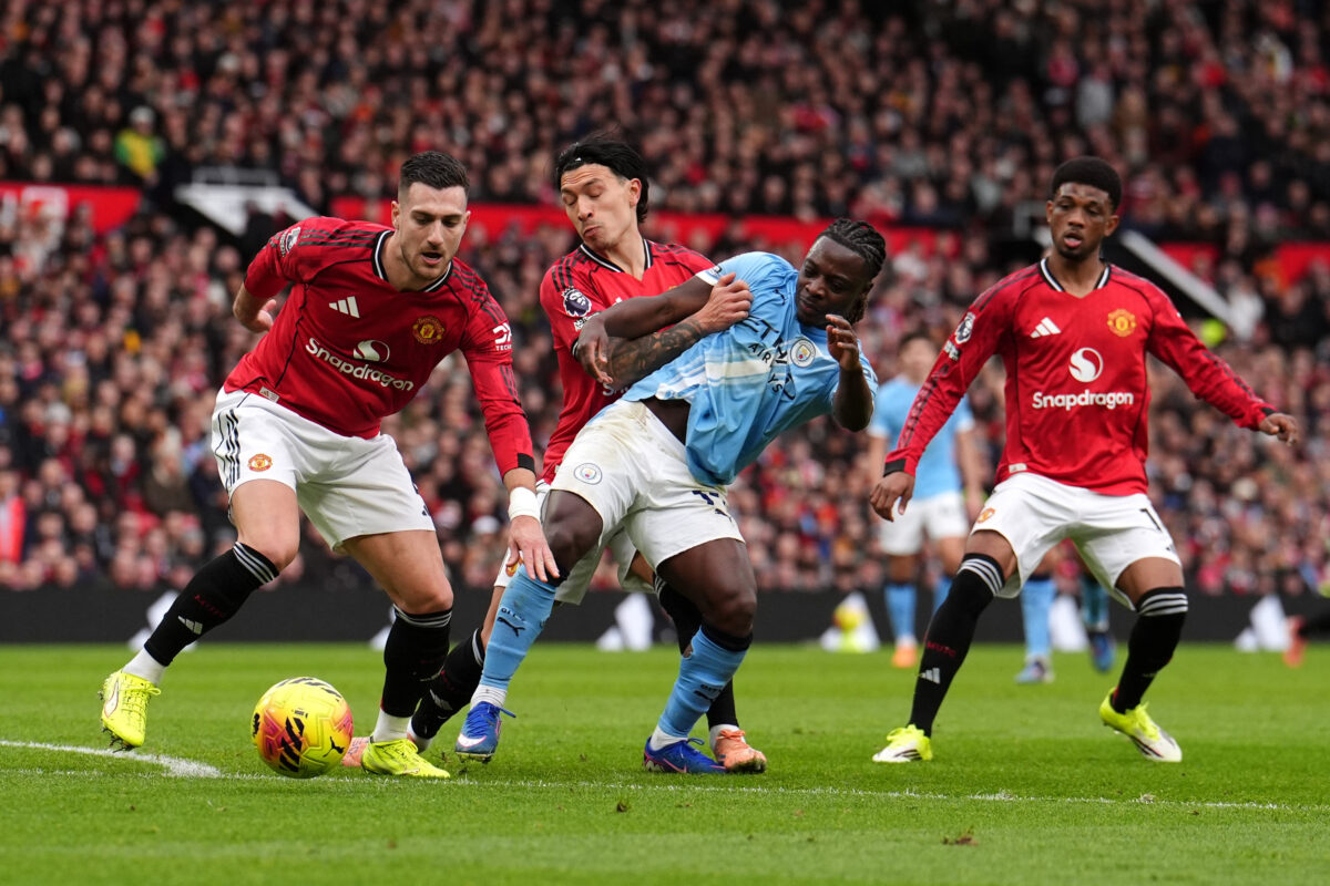 Kiderült, miért nem állították ki a Manchester United védőjét a City ellen