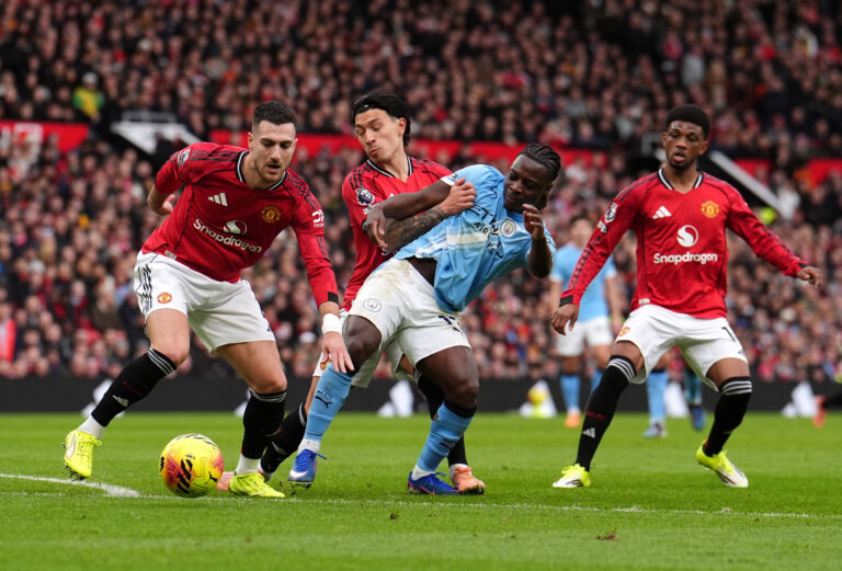 Kiderült, miért nem állították ki a Manchester United védőjét a City ellen