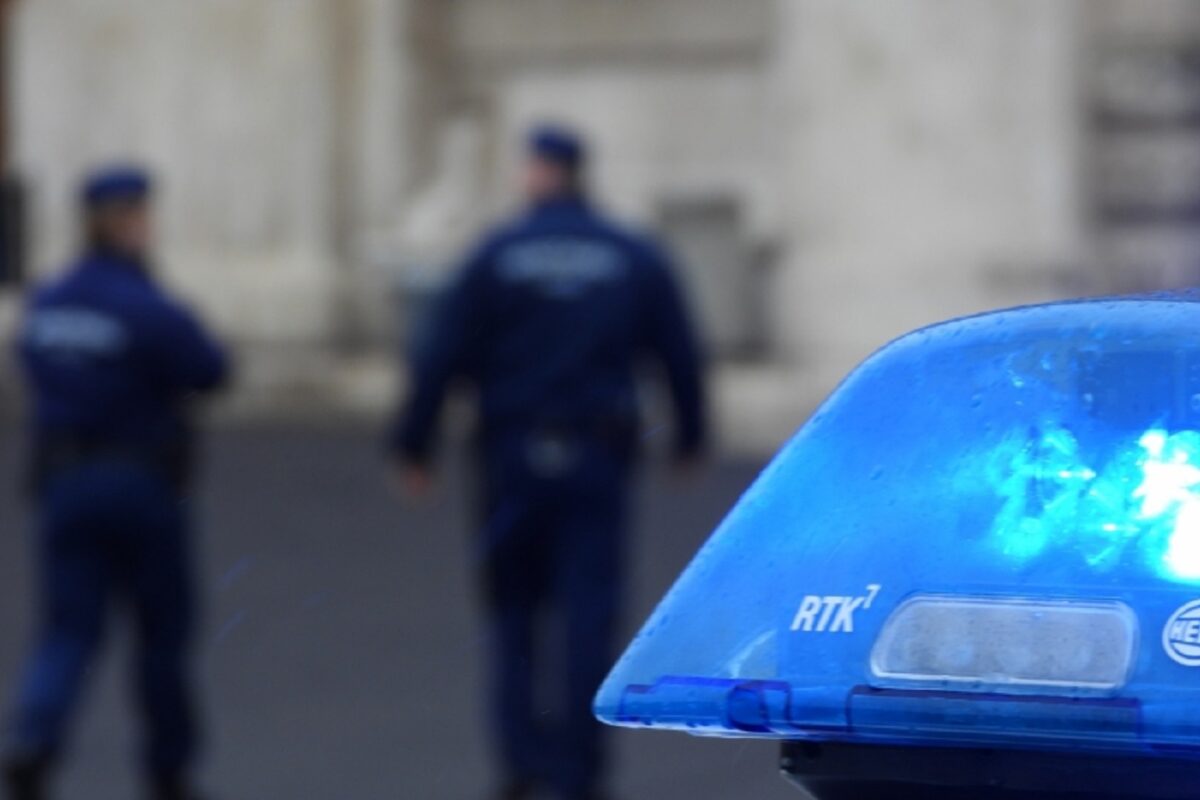 Megöltek egy 27 éves férfit vidéken – a gyilkos élet-halál között lebeg