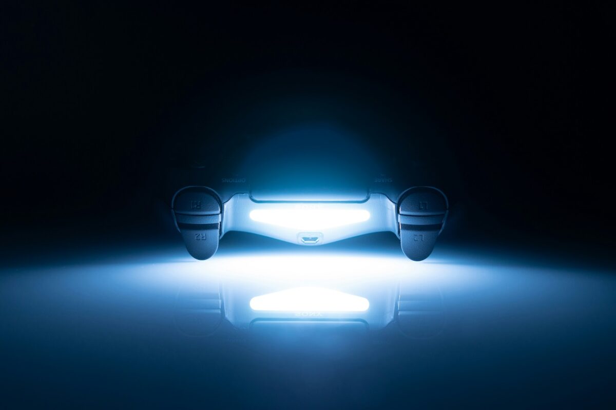 PS Plus‑előfizetők, figyelem – nagy teljesítményfrissítés érkezett 3 klasszis játékhoz