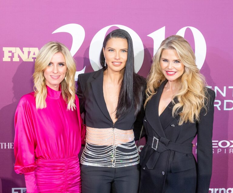 A híres szupermodell új bikinis fotói felrobbantották az internetet