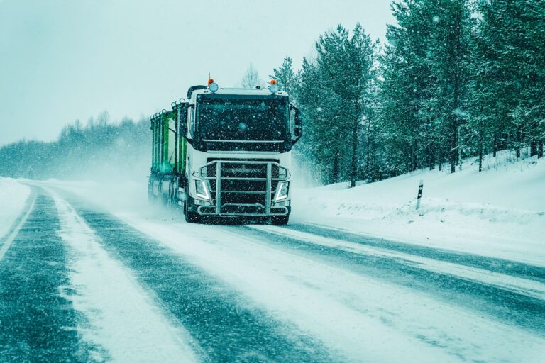 Tragédia is történt a hatalmas havazásban – súlyos figyelmeztetést adtak ki