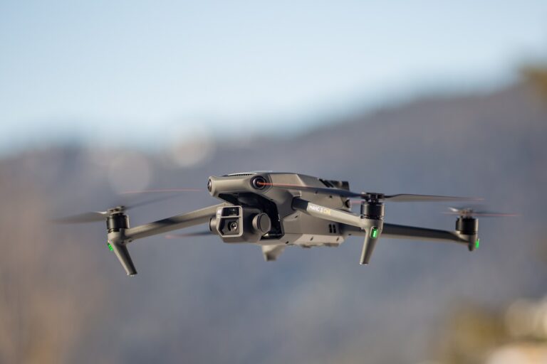 Életveszélyes drónozó férfit fogtak a rendőrök Vecsésen