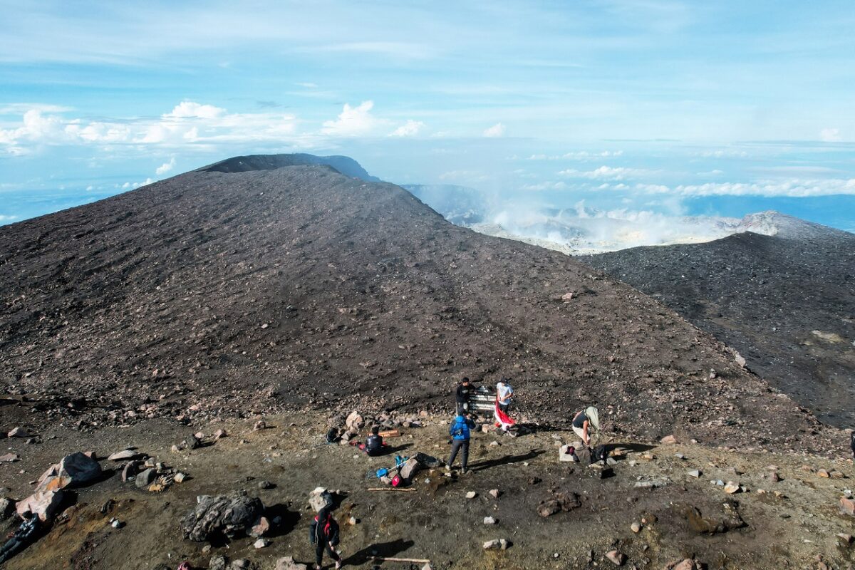 20 méteres szakadékban találtak egy fiatal fiút – már nem volt életben