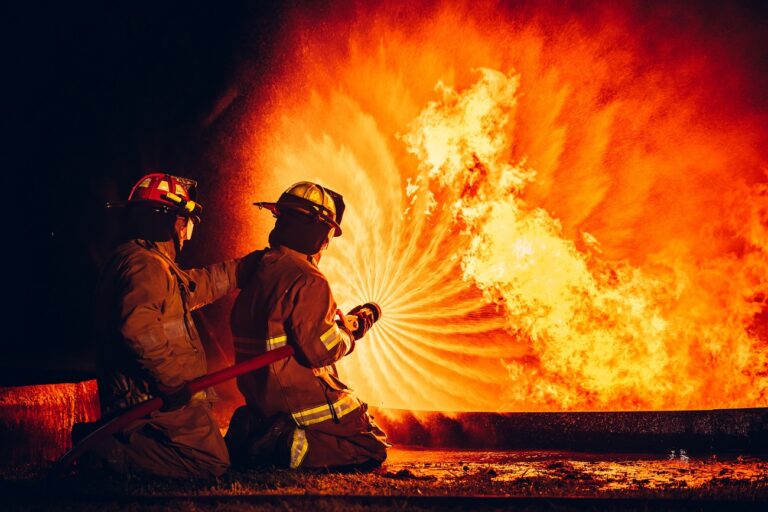 Lakóháznak rohant egy autós – 2 ember meghalt