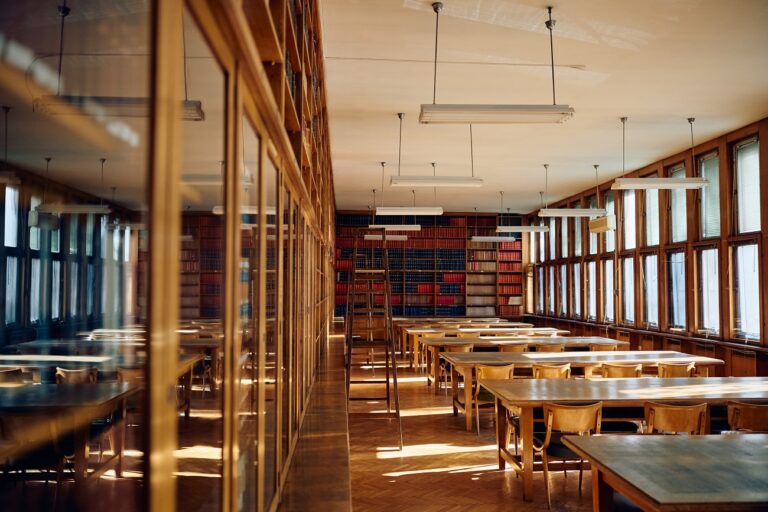 Holtan találtak egy 15 éves diáklányt egy nagynevű iskolában