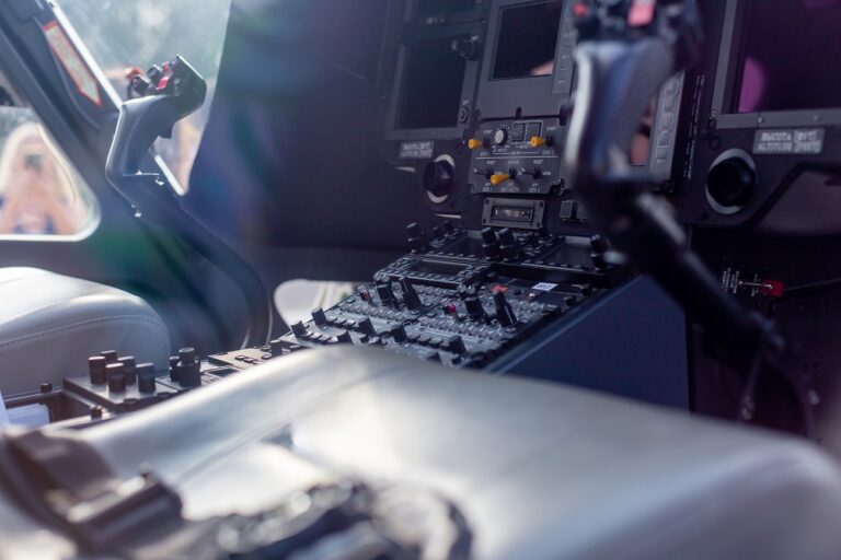 Villanyvezetéknek csapódott, majd lezuhant egy helikopter