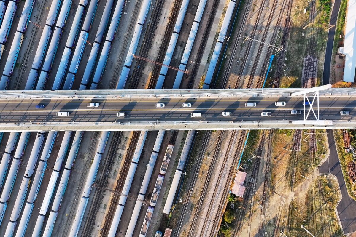 Legkevesebb 13 gyermek halt meg egy iskolabusz-balesetben