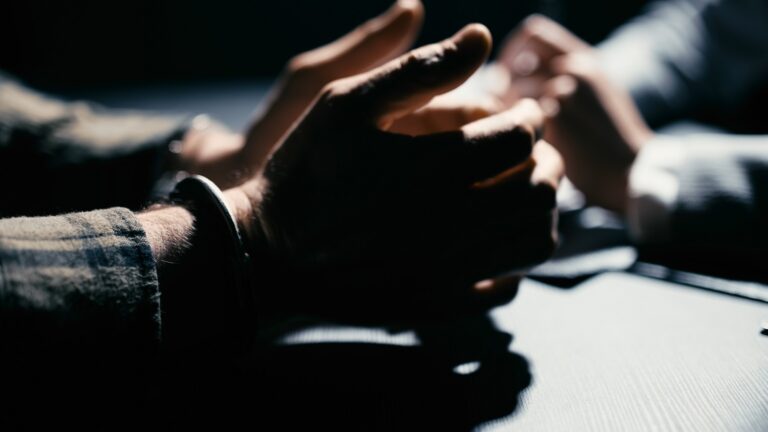 Megöltek egy kétgyermekes házaspárt, két gyerek is volt a házban – elfogták a helyi fogorvost