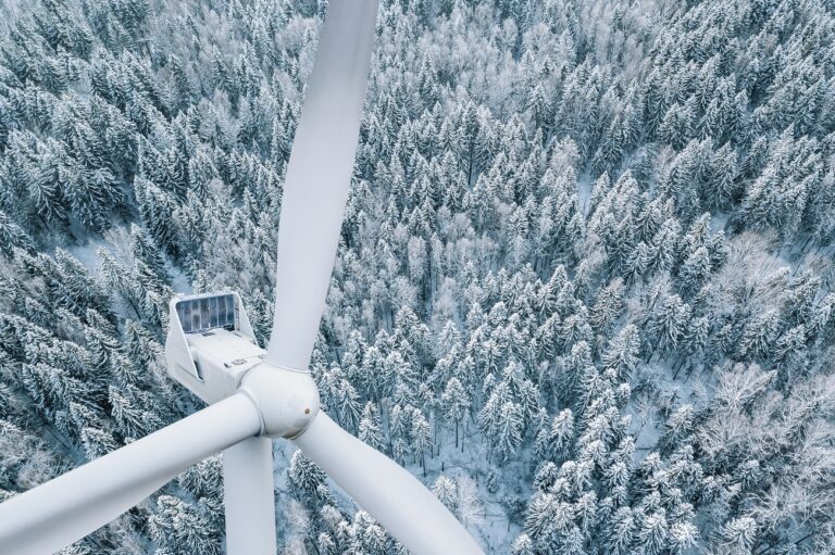 Azonnali riasztást adtak ki csütörtökön a veszélyes időjárási helyzet miatt