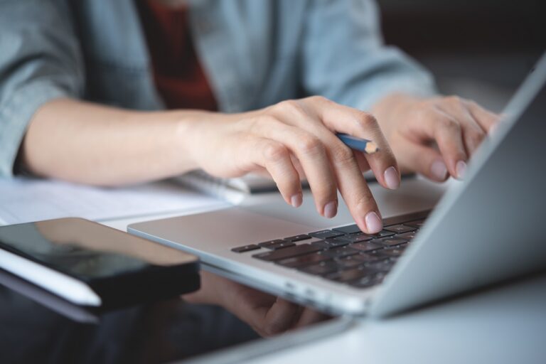 Ennyivel ér többet ma a diploma Magyarországon, ha munkát keresünk