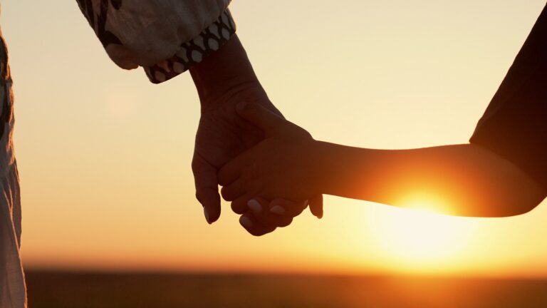 Ez a kisfiú naponta csak 2 gramm fehérjét ehet egy ritka genetikai betegség miatt