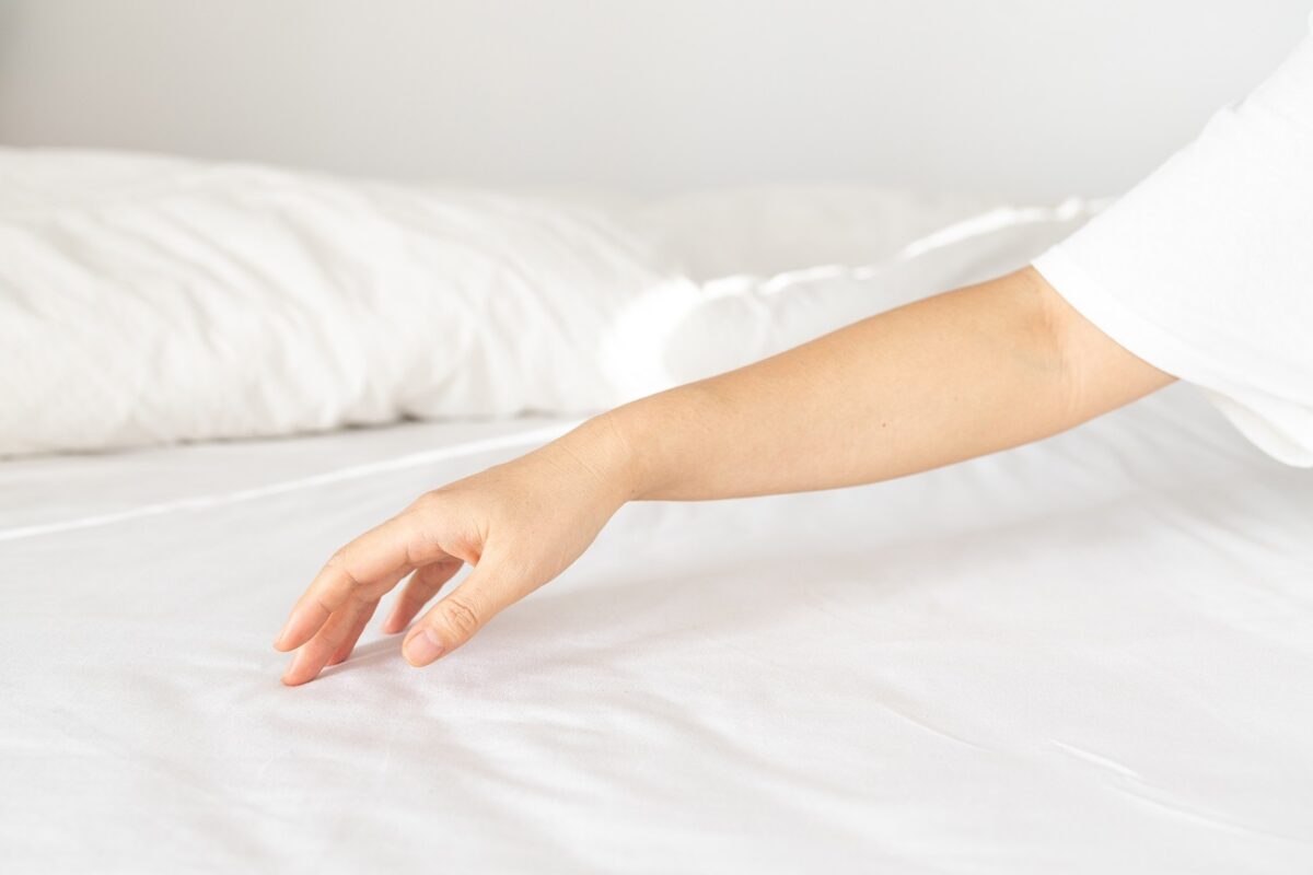 Napja 95 százalékát fekve tölti egy fiatal nő, de nem adja fel