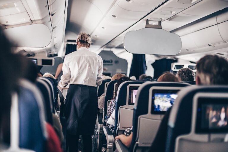 Elaludt és meghalt egy 44 éves nő a repülőn