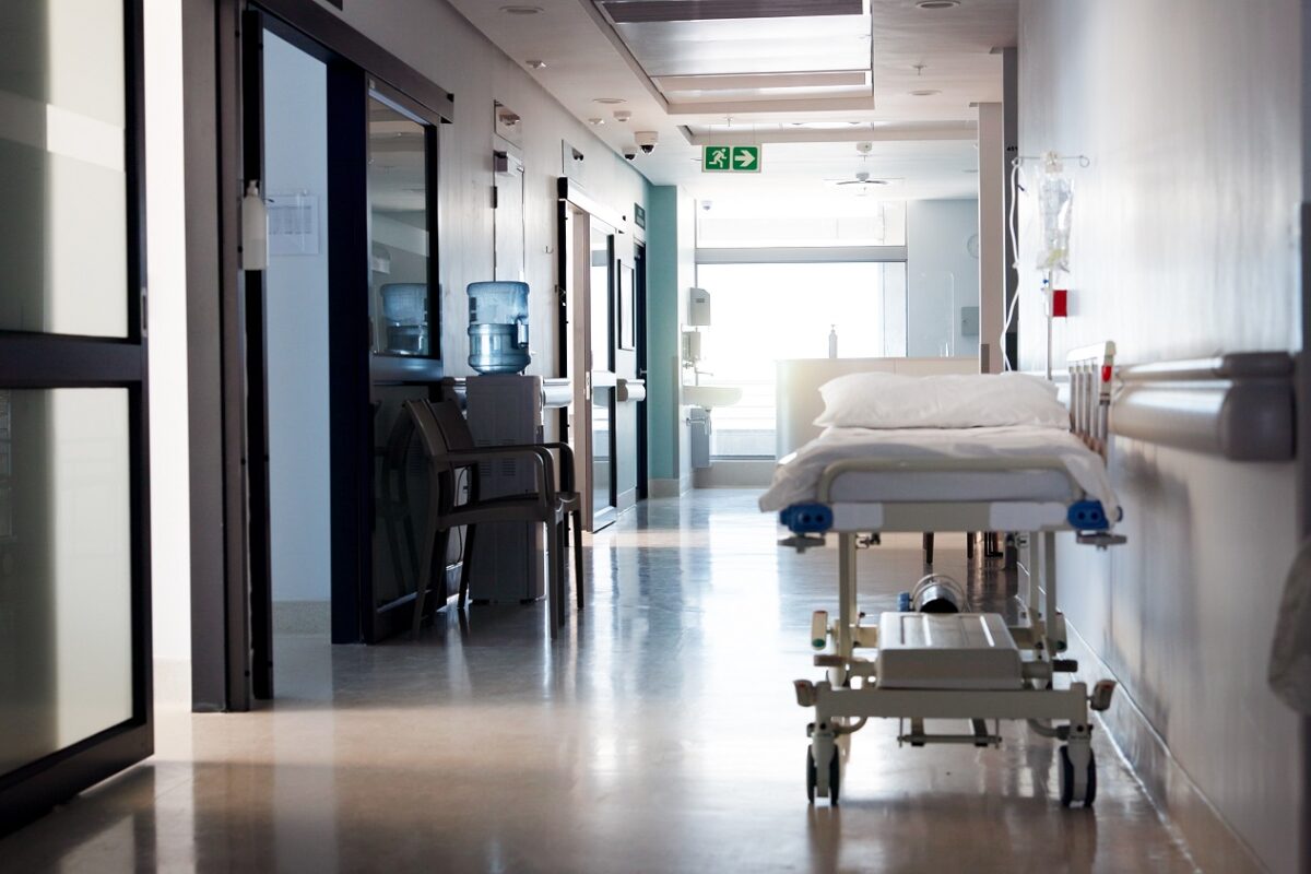 22 diákkal rohantak kórházba az iskolai ebéd után – nyomoz a rendőrség