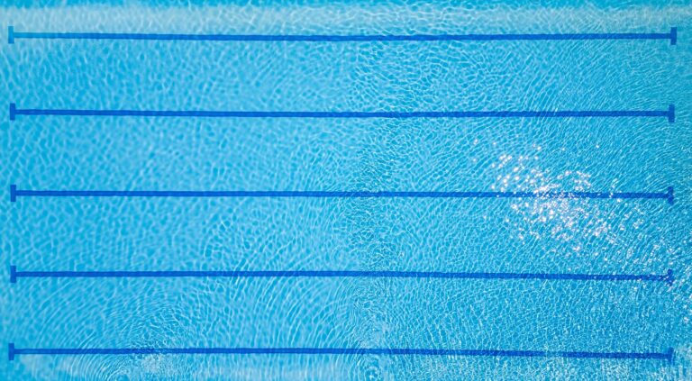 Vegyi anyag szivárgott egy uszodában – többeket kórházba vittek