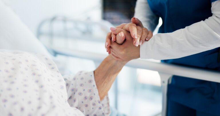 A hospice nővér szerint ez a 4 mondat szinte minden haldoklótól elhangzik