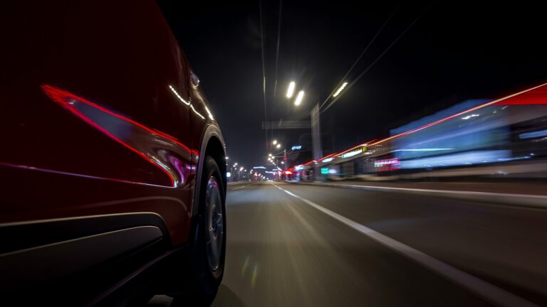 160 km/órával rohant bele a családba egy autós az autópályán – egy 15 éves lány is meghalt