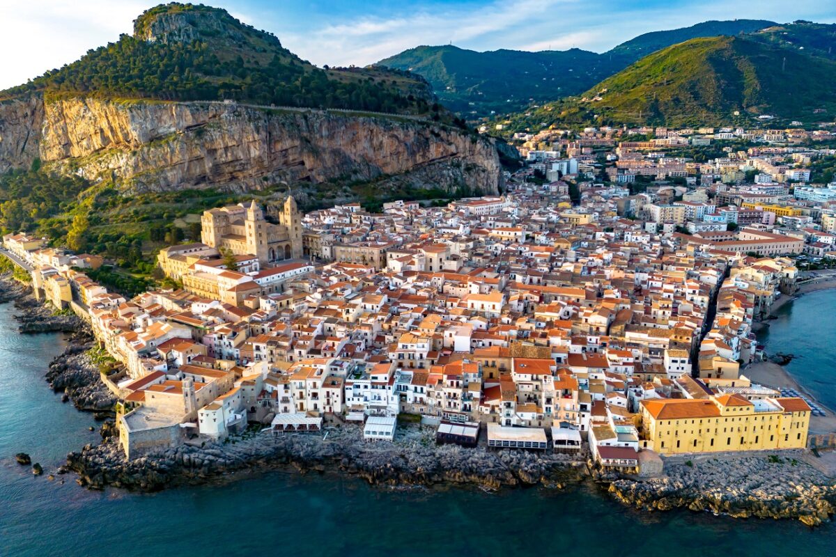 4 km-es földcsuszamlás sokkolta Szicíliát – házak lógnak a szakadék fölött, ezreket evakuáltak