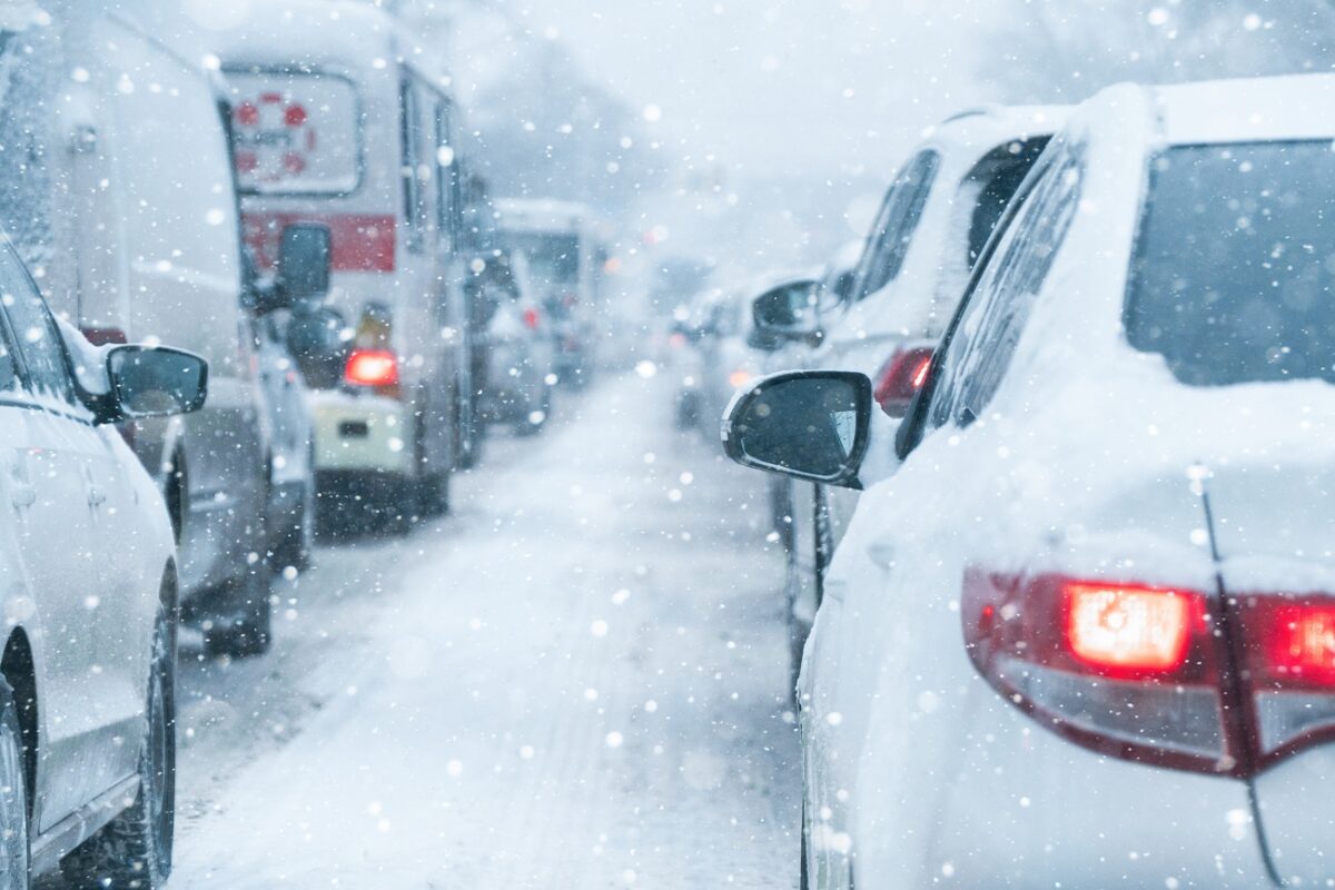 Hóviharban indultak útnak a kórház felé – gyalog tette meg az utat a várandós pár