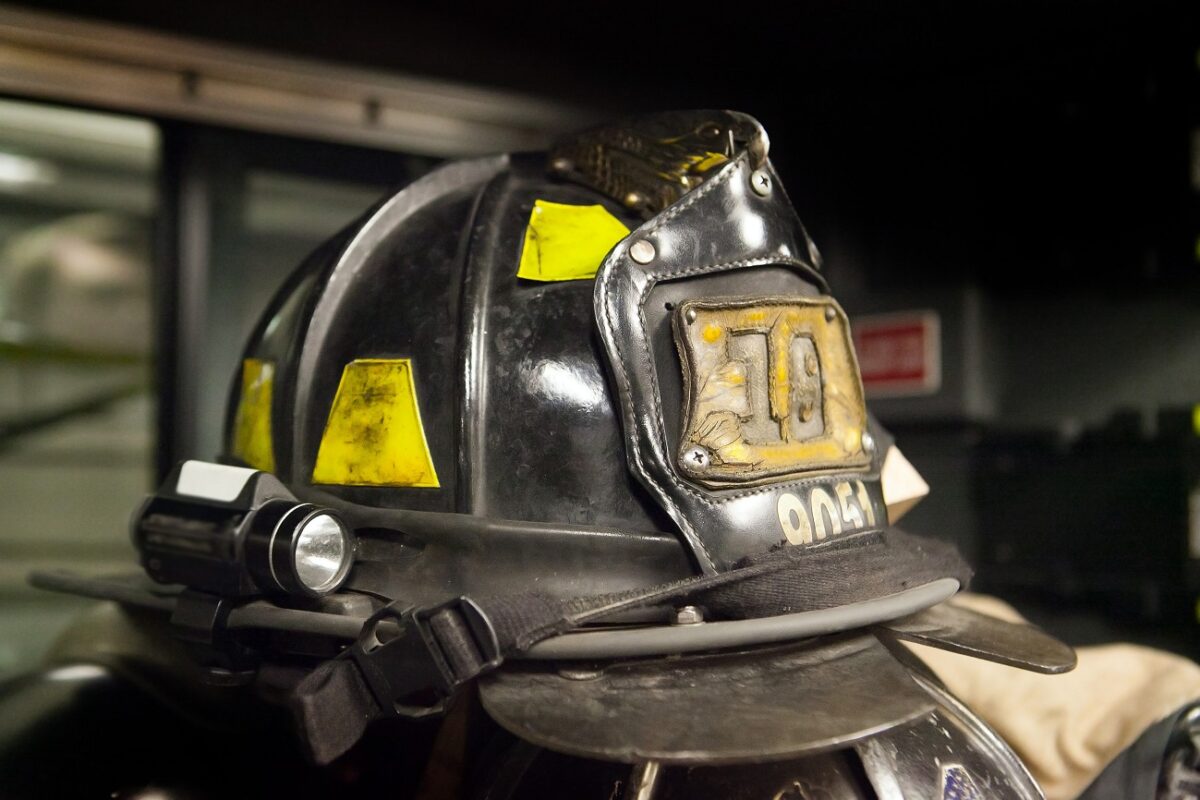 Életmentés közben támadtak rá egy  újonc tűzoltóra – csavarhúzóval ment neki a támadó