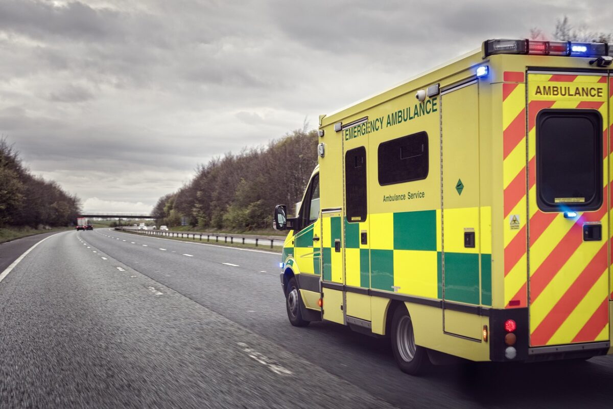 Három rendőrt  és két mentőst gázoltak el egy baleset helyszínén