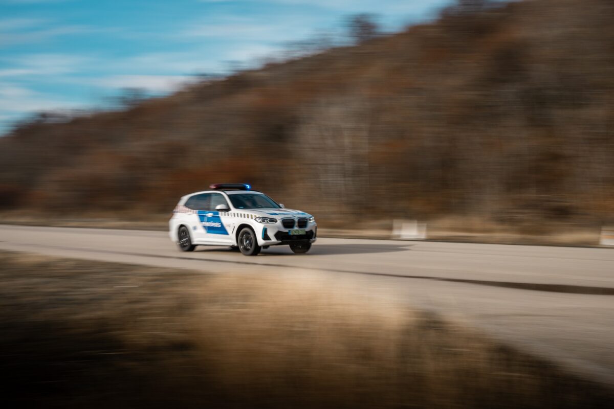 Maga a káosz ez a péntek – most épp egy kamion borult lángokba az M7-es autópályán