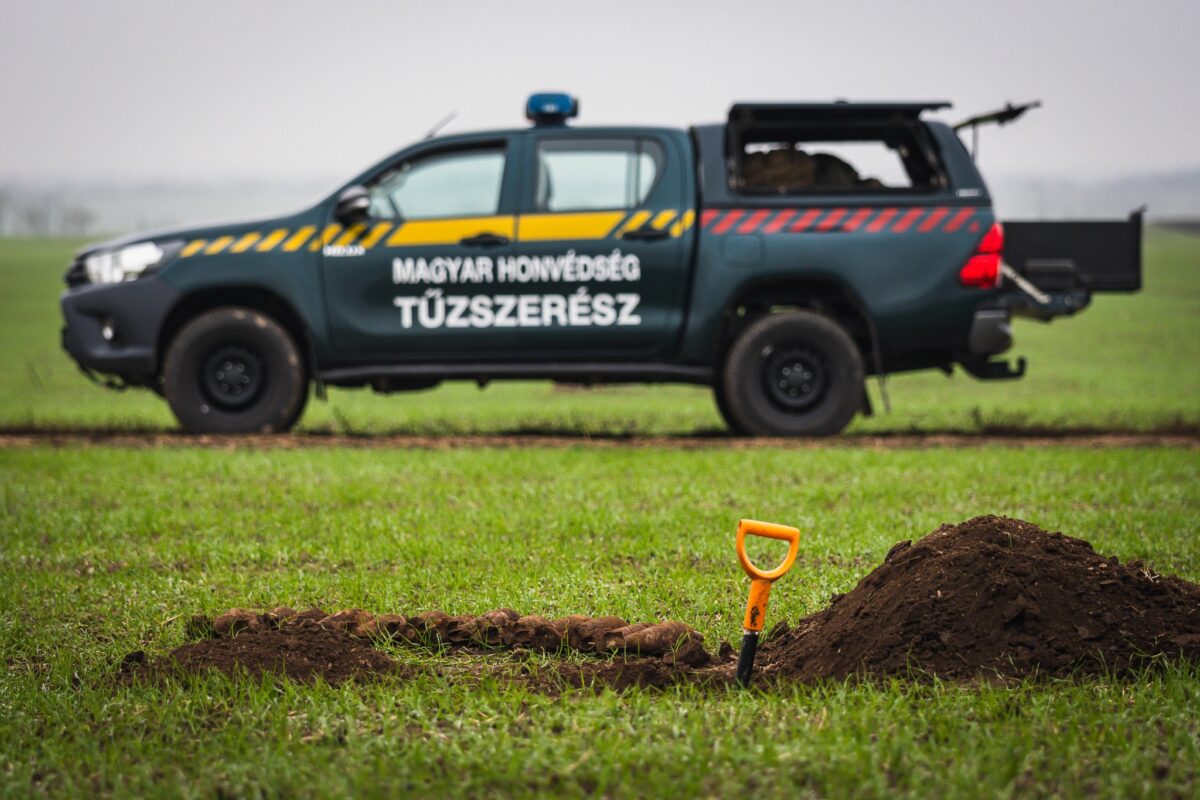 150 embert kellett kiüríteni Nagymaroson – második világháborús fegyver került elő