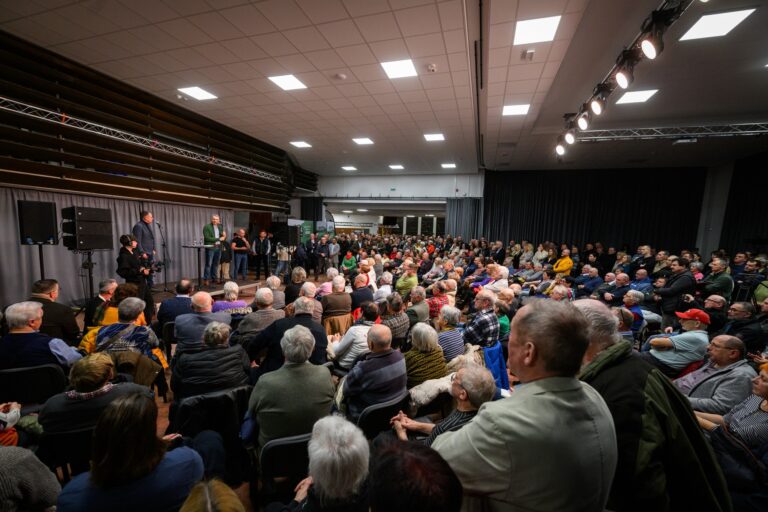 Azonnali közleményt adott ki a rendőrség a gyöngyösi Lázárinfó kapcsán