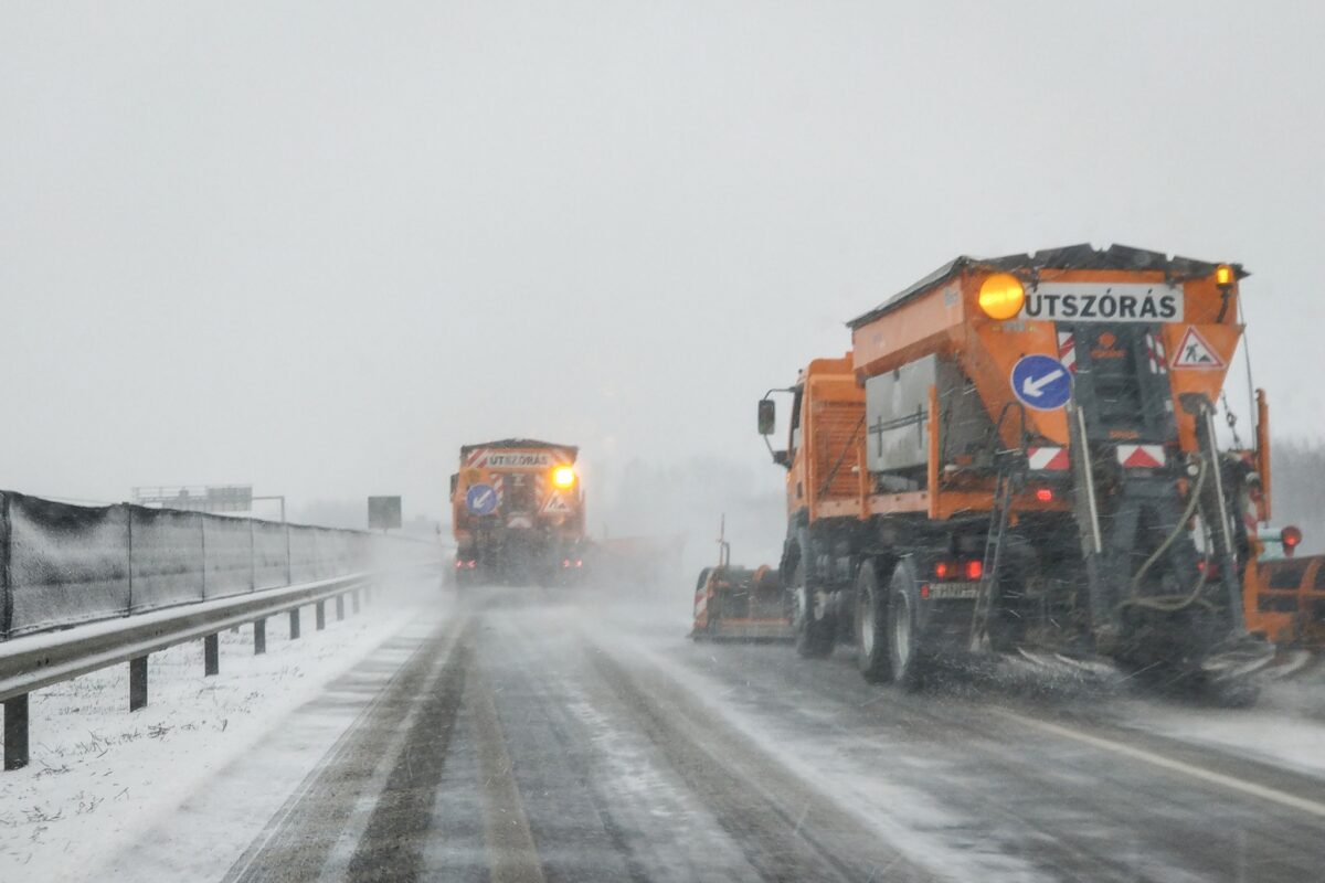 A kialakult hóhelyzet miatt rendkívüli közleményt adott ki a Magyar Közút