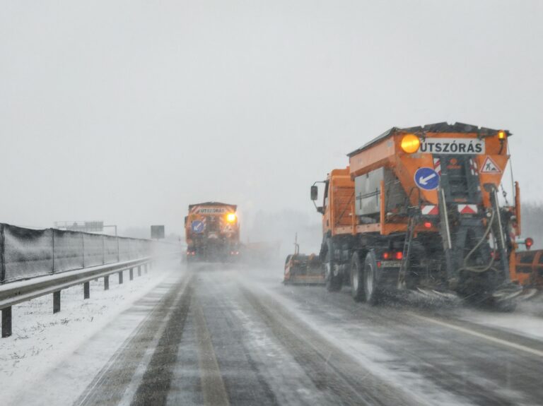 A kialakult hóhelyzet miatt rendkívüli közleményt adott ki a Magyar Közút