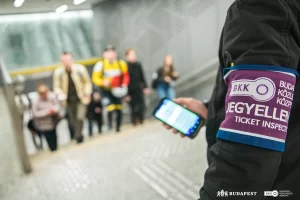 Jegyellenőröket fenyegetett két nő Zalaegerszegen – még a rendőrökbe is beleálltak