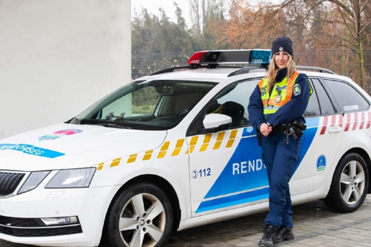 A gárdonyi rendőrnő, aki tűzoltóként kezdte, járőrparancsnokként szolgál, és a világot is egyedül járja