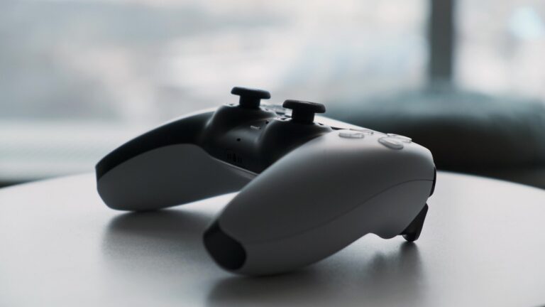 A PlayStation Plus egyik legjobb trilógiája most teljesen ingyen érhető el