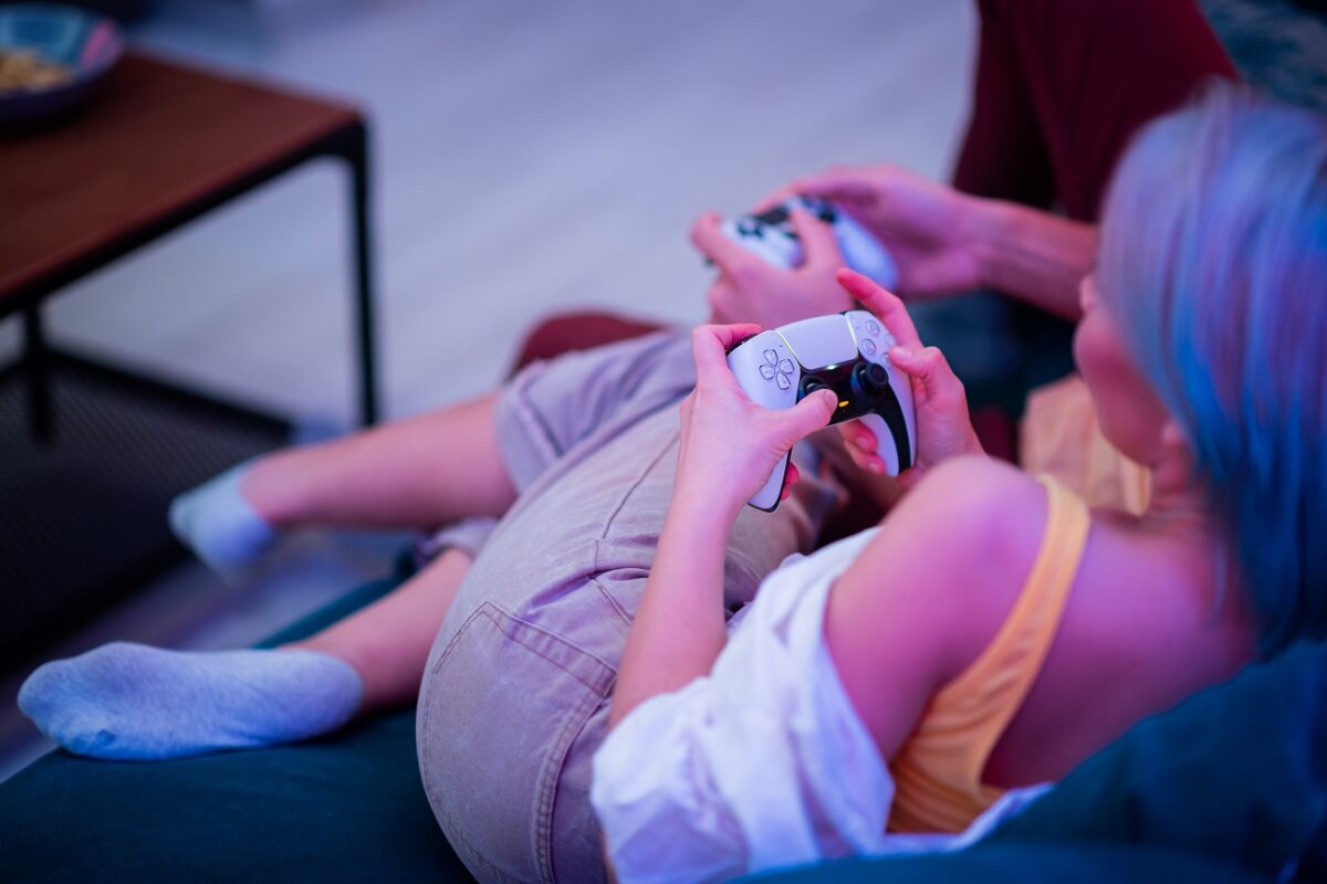 2 új Xbox‑játék érkezik PS5‑re februárban – történelmi fordulat a konzolpiacon