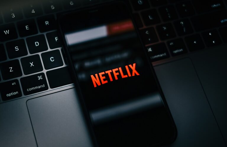 Már most nagy az őrület a Netflix új sci-fije körül, pedig még meg sem jelent