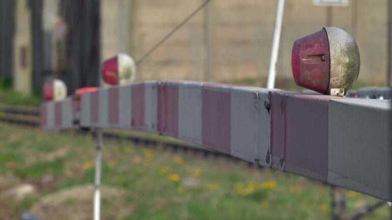 Elgázolt a vonat egy 33 éves férfit és egy 12 esztendős lányt